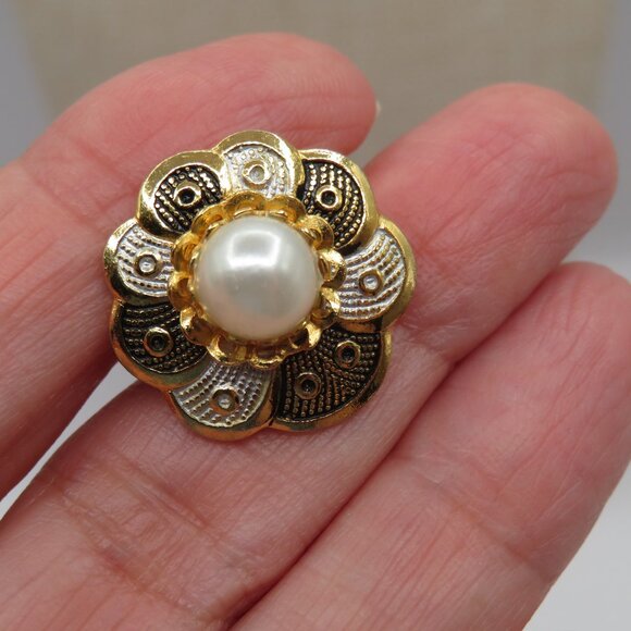 Vintage Damascene Style Faux Pearl Floral Ring Size 5 Adjustable - Picture 3 of 10